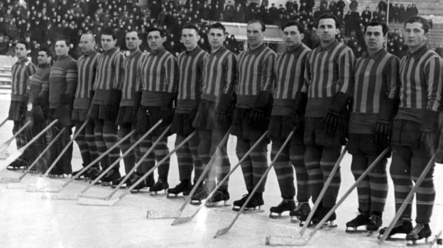 Команда ВВС 1952г. Виктор Шувалов - четвертый слева