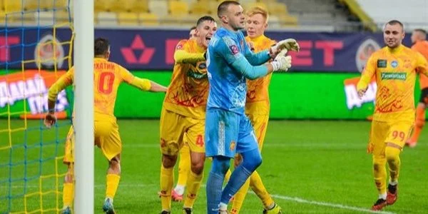 Украинский вратарь А. Паламарчук повторил потрясающий рекорд УПЛ, отразив 5 пенальти подряд!