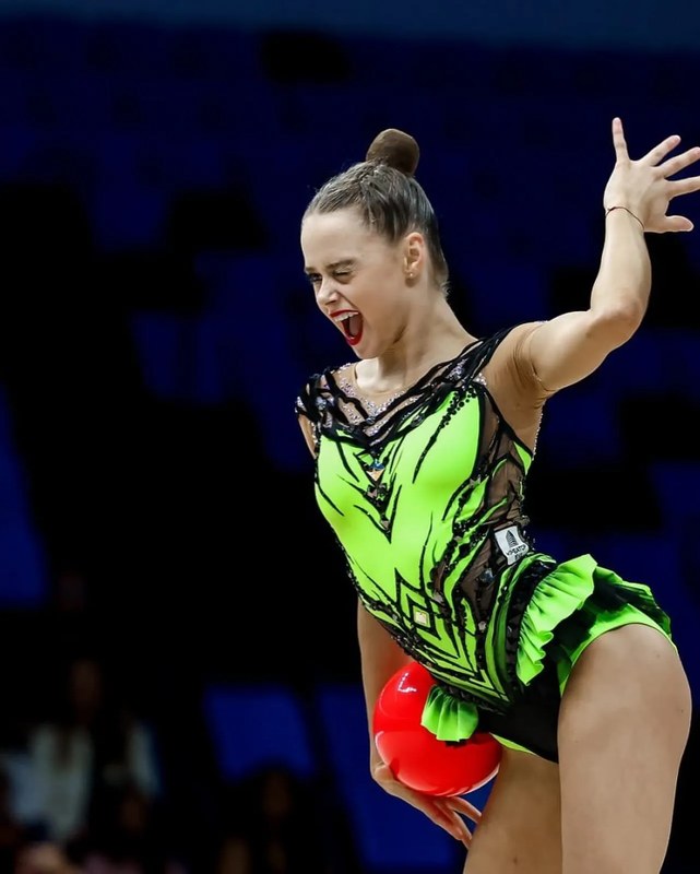 Таисия Онофрийчук выиграла золото чемпионата мира по художественной гимнастике, повторив успех Ризатдиновой